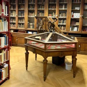 La bibliothèque de l'INJS de Paris